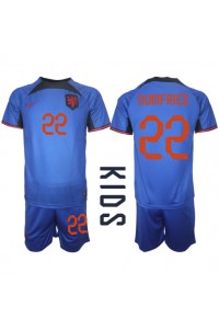 Nederland Denzel Dumfries #22 Babytruitje Uit tenue Kind WK 2022 Korte Mouw (+ Korte broeken)